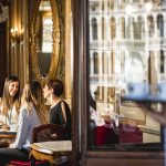 Celebrare l'8 marzo significa anche riconoscere il valore del caffè Florian come luogo rivoluzionario, incubatore di idee e rivoluzioni culturali, e non solo.